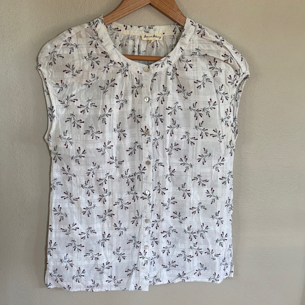 Jane and Delaney Floral White Button-Up Top